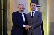 Nikol Pasinjan örmény és Emmanuel Macron francia vezető