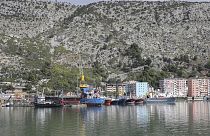 Imagen de varios barcos atracados en el puerto de Shengjin, en el noroeste de Albania.