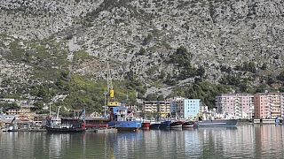 Imagen de varios barcos atracados en el puerto de Shengjin, en el noroeste de Albania.