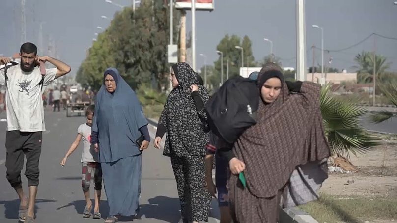 La plupart des habitants de Gaza ont été contraints de fuir à pied, en transportant le peu qu'ils pouvaient sur leur dos.