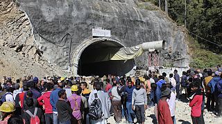 Hindistan'da içerisinde işçilerin çalıştığı tünel çöktü
