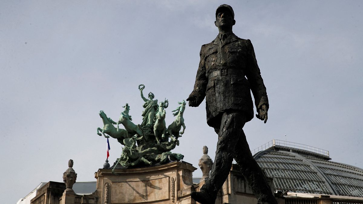 تمثال للرئيس الفرنسي السابق شارل ديغول