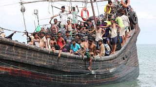 250 لاجئا من الروهينغا يصلون الى إندونيسيا على قارب متهالك