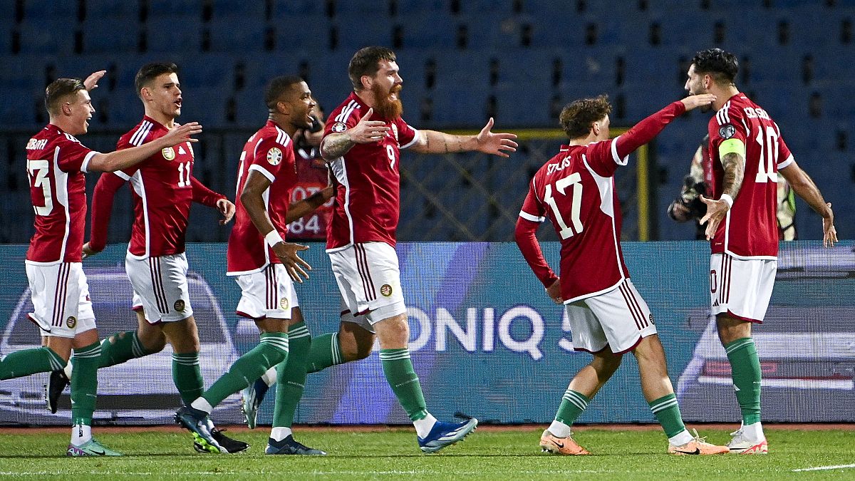 A magyar csapat Ádám Martin (középen) gólját ünnepli Szófiában a Bulgária elleni mérkőzésen. 