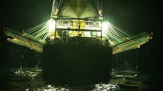  Chang Tai 802, транспортен съд под китайски байрак, лови калмари през нощта в намерено море край западния бряг на Южна Америка през 2021 година 