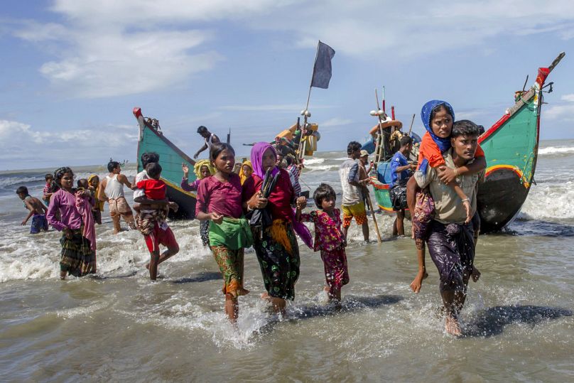 Myanmar'da ordu ve Budist çetelerin saldırıları neticesinde yüz binlerce Rohingya Müslüman, evlerinden kaçarak Bangladeş'e sığınmıştı