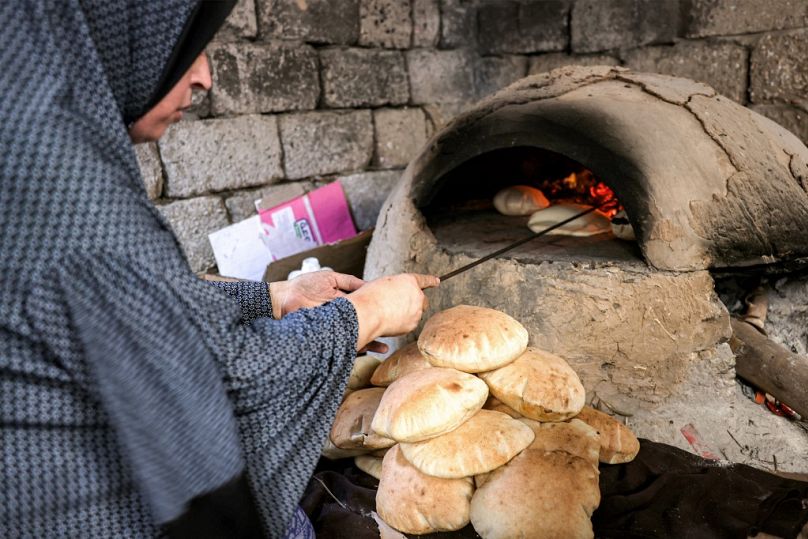 تحول الخبز إلى مادة نادرة في غزة