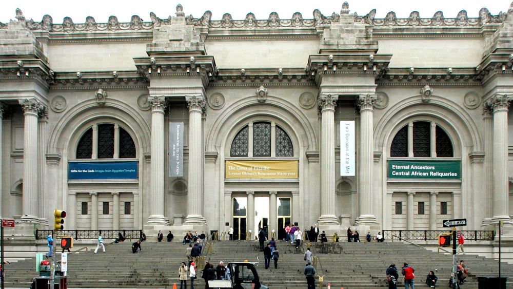 Предният вход на Музея на изкуствата Метрополитън в Ню Йорк.