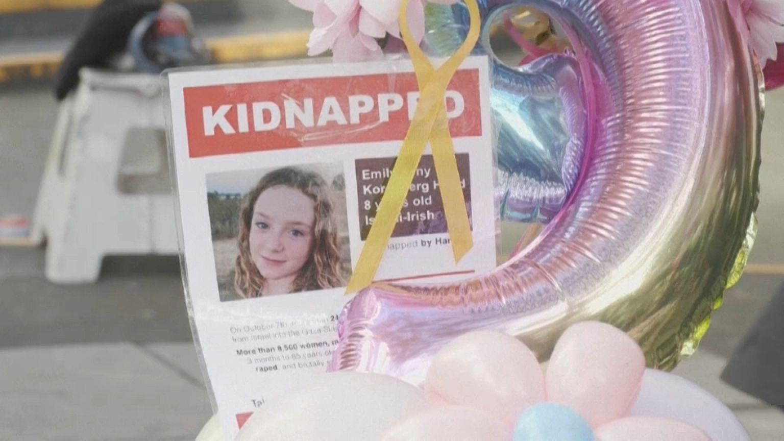 Imagen de la pequeña Emily Hand, rehén de Hamás, que cumple 9 años. 