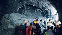 Hindistan'da tünelde mahsur kalanları kurtarma çalışmaları