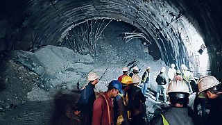 Hindistan'da tünelde mahsur kalanları kurtarma çalışmaları