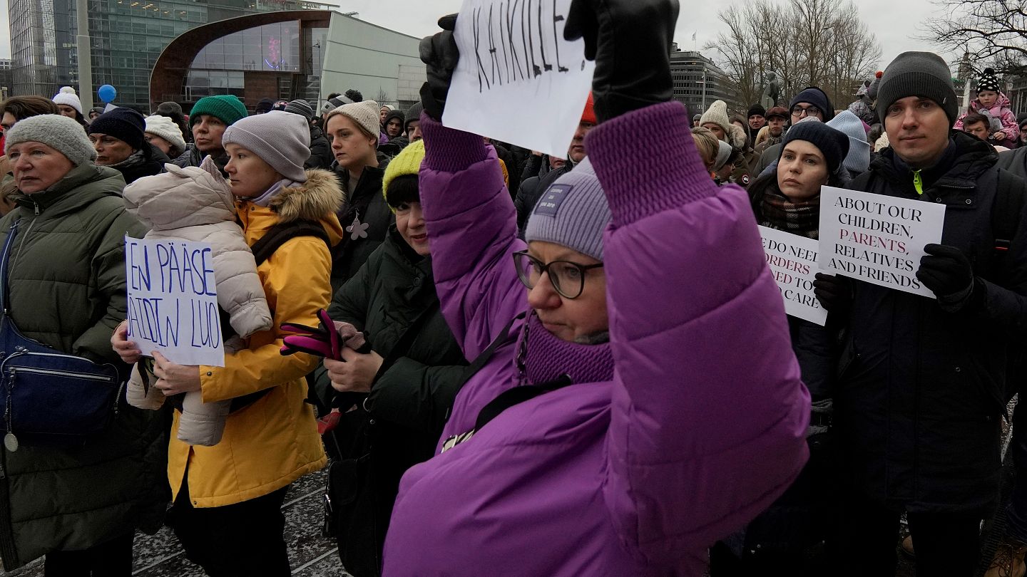 Финляндия: российская община протестует против закрытия границы | Euronews