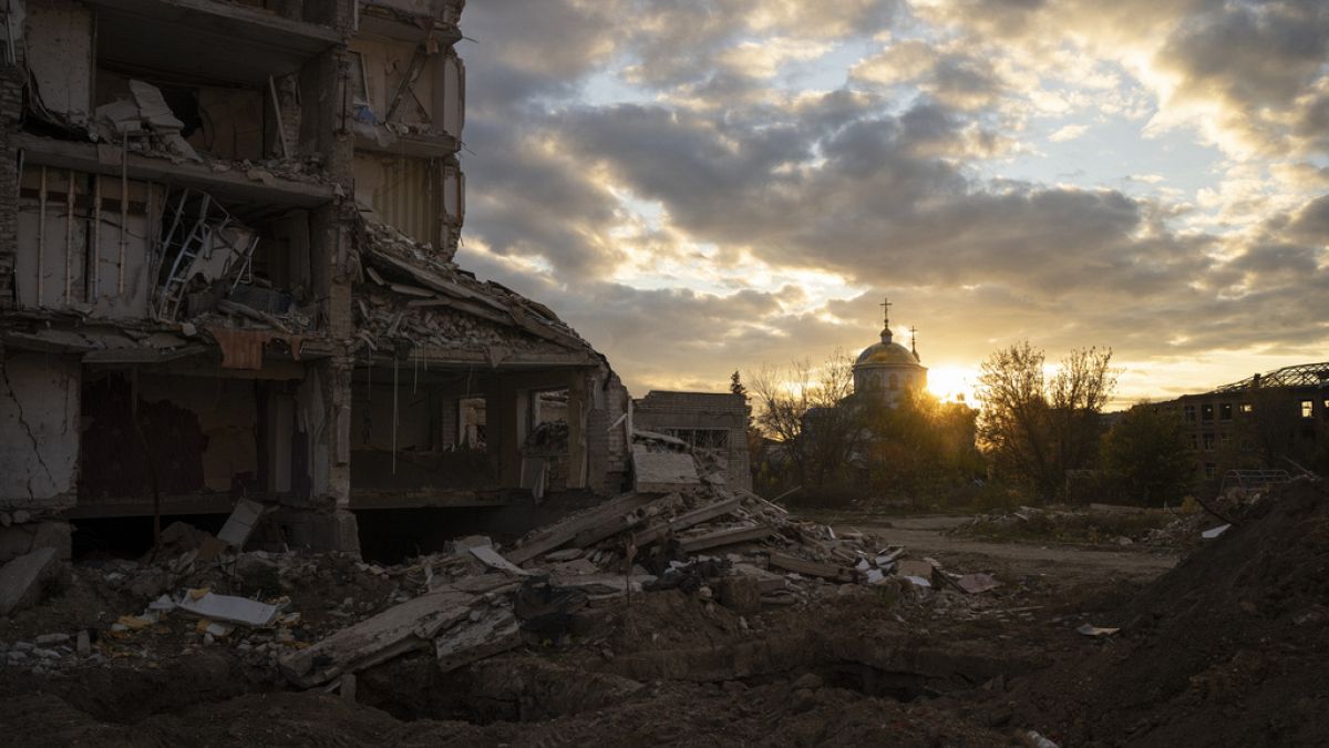 En Ukraine, un bâtiment détruit à Izyum, 24 octobre 2023