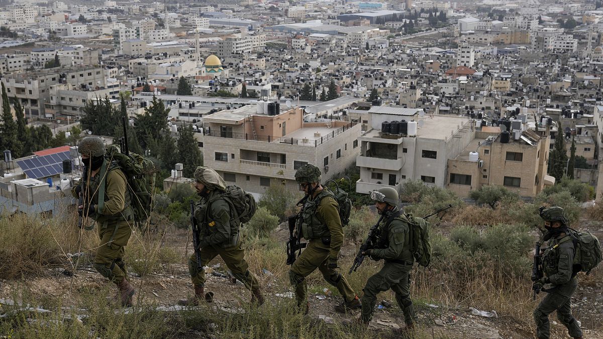 ‫الجيش الإسرائيلي يقتحم مخيم بلاطة أكبر مخيم للاجئين الفلسطينيين في الضفة الغربية