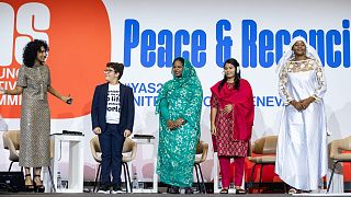  Франсиско Вера и Нисрийн Елсаим на сцената на срещата на младите деятели 