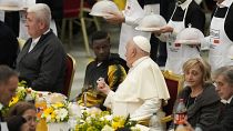 El papa Francisco durante el almuerzo que organizó el 19 de noviembre para la Jornada Mundial de los Pobres.