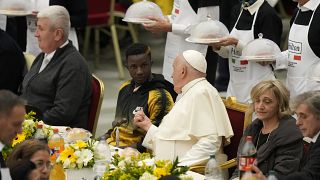 El papa Francisco durante el almuerzo que organizó el 19 de noviembre para la Jornada Mundial de los Pobres.