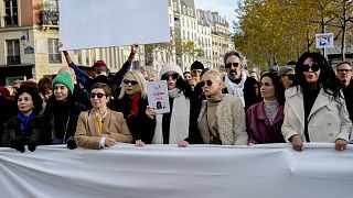 Plusieurs milliers de personnes ont marché pour la paix au Proche-Orient à Paris ce 19 novembre 2023 à l'appel de plusieurs personnalités de la culture