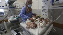 Más de 30 bebés han sido evacuados del hospital Al-Shifa este domingo.
