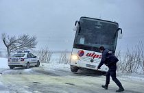 Im Schee liegengebliebene Fahrzeuge in Dobrich in Bulgarien