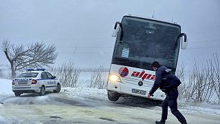 Im Schee liegengebliebene Fahrzeuge in Dobrich in Bulgarien