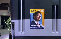 Imagen de un cartel electoral con la imagen de Pieter Omtzigt, candidato del partido Nuevo Contrato Social a primer ministro de los Países Bajos.