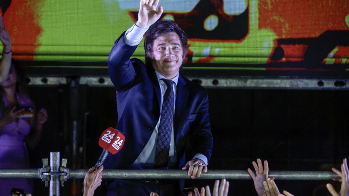 Arjantin devlet başkanlığı seçimini Javier Milei kazandı