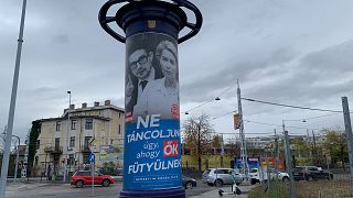 Alex Sorost és Ursula von der Leyent ábrázoló plakátok lepték el Magyarországot