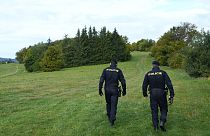 Policiers tchèques sur la frontière sloquaque à proximite de Stary Hrozenkov, le 29 septembre 2022