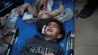 أطفال جرحى في القصف الإسرائيلي على قطاع غزة