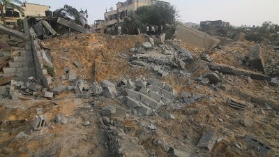 أحد المباني المدمرة جراء القصف الإسرائيلي على قطاع غزة في رفح