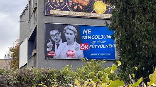 Un poster con Soros y von der Leyen.