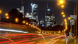  Трафикът се влива в центъра на Франкфурт, Германия, рано във вторник, 7 ноември 2023 година 