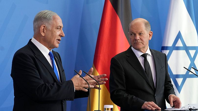 بنیامین نتانیاهو، نخست وزیر اسرائیل به همراه اولاف شولتس، صدراعظم آلمان- گذشته نازی آلمان، این کشور اروپایی را درباره اسرائیل فلج کرده است.