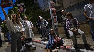 túsz-tüntetők Tel-Avivban