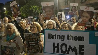 أهالي الأطفال الرهائن الإسرائيليين يتظاهرون في يوم الطفل العالمي للمطالبة بالافراج عنهم-20 نوفمبر 2023