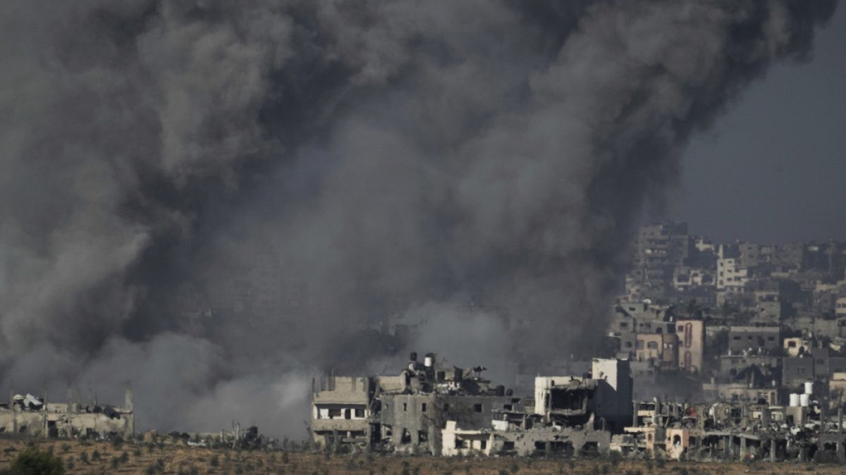 İsrail savaş uçaklarınca bombalanan Gazze Şeridi