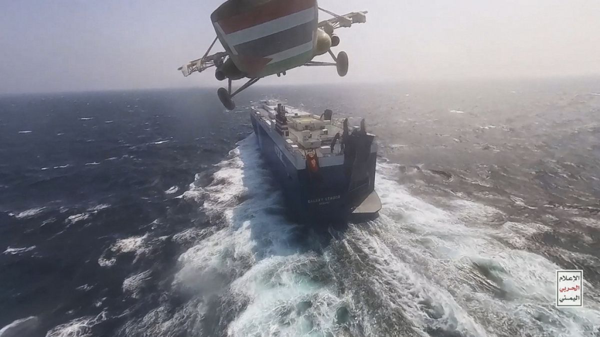 Ελικόπτερο των αντατών Χούτι προσεγγίζει εμπορικό πλοίο - φώτο αρχείου