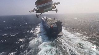هلی‌کوپتر حوثی‌ها پیش از فرود بر کشتی گلگسی لیدر و ربودن آن در نوامبر ۲۰۲۳ میلادی