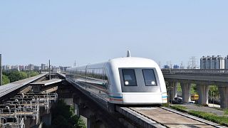  Шанхай в Китай към този момент употребява технология за влакове maglev. 