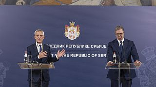 Jens Stoltenberg NATO-főtitkár és Aleksandar Vučić szerb államfő Belgrádban 2023. november 21-én