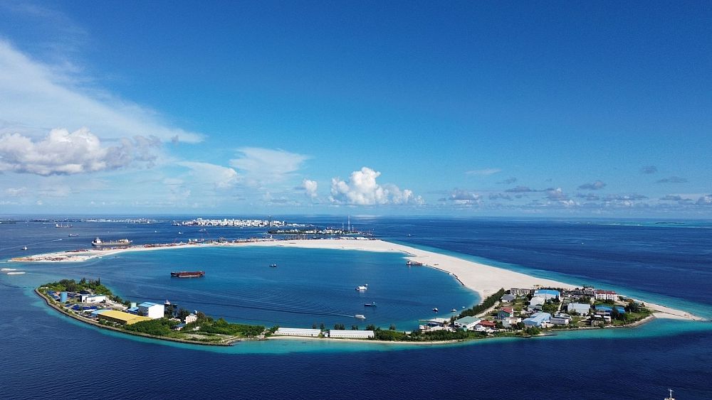 Малдивите планират да се борят с надигащите се морета чрез