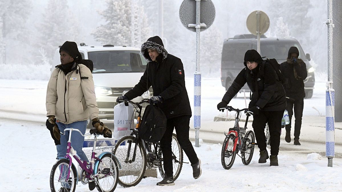 Biciklis menedékkérők a finn-orosz határon