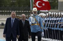 الرئيس التركي رجب طيب أردوغان ونظيره عبد المجيد تبون في الجزائر.