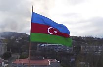 Dağlık Karabağ'da dalgalanan Azerbaycan bayrağı