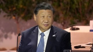 الرئيس الصيني شي جين بينغ يجلس بجانب قادة العالم الآخرين خلال مؤتمر التعاون الاقتصادي لآسيا والمحيط الهادئ (APEC) في سان فرانسيسكو، الخميس 16 نوفمبر 2023.