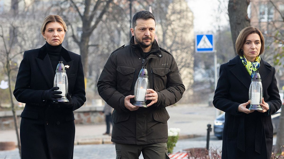 Владимир и Елена Зеленские, а также президент Молдавии Майя Санду почтили память активистов, погибших во время Евромайдана (2013–2014 гг.).