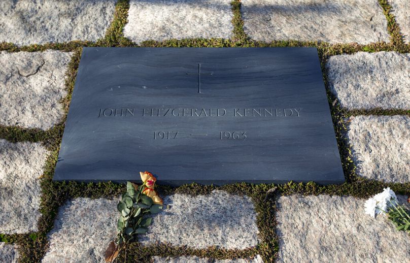 Kennedy elnök sírfelirata Arlingtonban