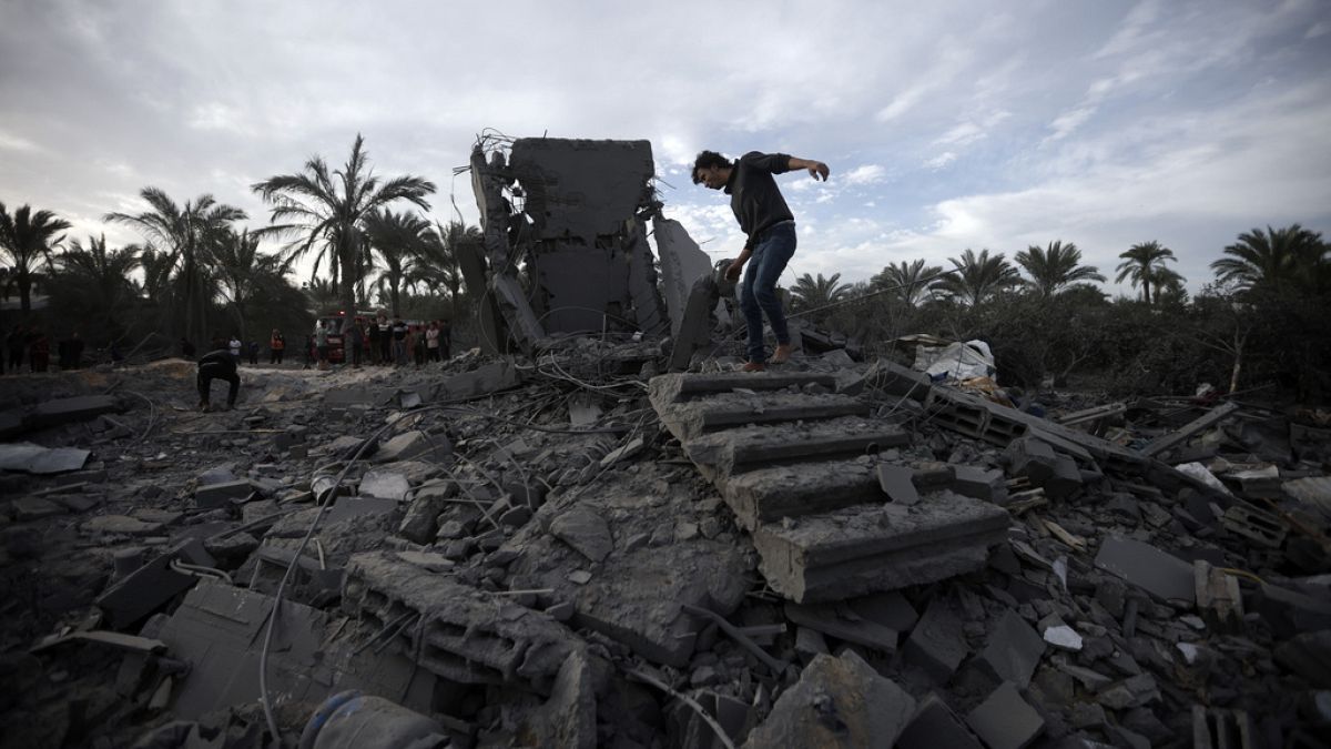Ερείπια μετά από ισραηλινούς βομβαρδισμούς στο Χαν Γιούνις της Λωρίδας της Γάζας