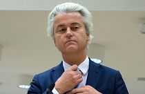 FILE : Dans cette photo du 23 novembre 2016, le législateur populiste anti-islam Geert Wilders se prépare à s'adresser aux juges lors de son procès pour incitation à la haine.